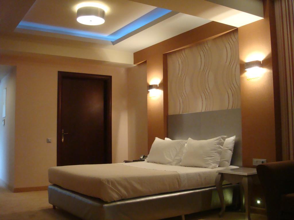Odyssey & Hotel