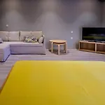 Nikos' Garden Apartment