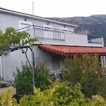 Apartment With Private Pool For Rent In Tzanata Kefalonia