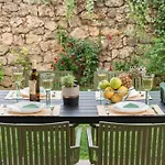 Central & Elegant Suite With Private Garden