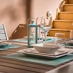 Apartment Lilly, Apartment With Communal Pool, 10 Meters From Sea