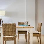 Apartment Lilly, Apartment With Communal Pool, 10 Meters From Sea