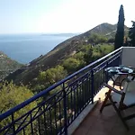 Traditional Sea View Vacation Home In Kourouklata