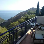 Traditional Sea View Vacation Home In Kourouklata