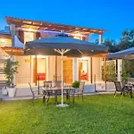 Afroditi Holiday Home- Green View Apartment