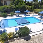 Blue White Apartments - Kefallonia Poolside Retreats