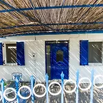 Blue White Apartments - Kefallonia Poolside Retreats