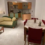 Villa Tzitzifies