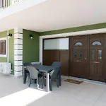Lakis Residence