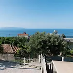 Lakis Residence
