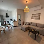 Av Suites