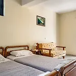 Daratos Apartment 6