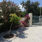 Beachfront Oleanders House In Skala