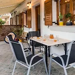 Catherine Blue Suites - 4 Minutes Off The Beach