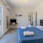 Manos House - Elegant Modern Escape