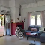 Joleni Cottage In Keramies