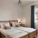 Defamelia Villa