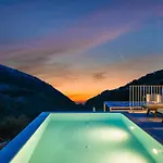 Ostria Villa