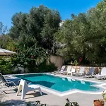 Koxyli Studios & Apartments