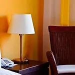 Chris Hotel