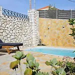 Villa Apoplous With Pool