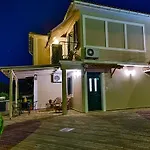 Ionis Hotel