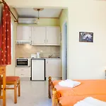 Tzivras Villa & Apartments