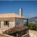Peaceful House With Great View
