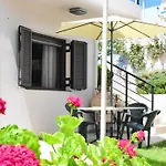 Casa Luminosa Guesthouse