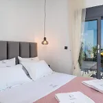 Pnoe Luxury Apartments