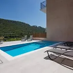 Villa Elpida At Minies
