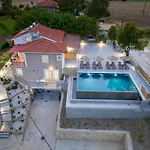 Iphigenia Apartments At Katelios