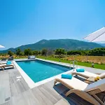 Villa Drogarati Retreat By Villa Plus