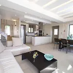 Villa Pangea Ion