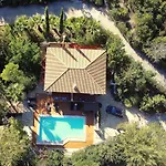 Okeanis Apartments & Suites Adults Only