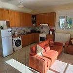 Skala - Villa - Sleeps 7 - Parking - Garden