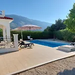 Villa Petra In Karavados