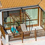 Sea Rock Apartment