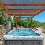 Villa Harmony In Lourdata