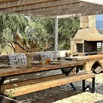 Malibu Suites & Apartments