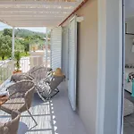 Malibu Suites & Apartments