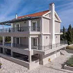 Irene Luxury Apartment & Studio