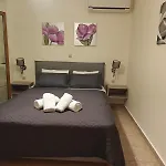 Helen'S Studios & Apartments