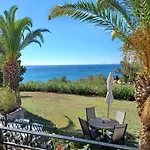 Nerissa Bungalow 2, Two Bedroom House With Sea View