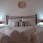 Nerissa Bungalow 2, Two Bedroom House With Sea View