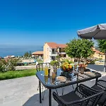 Pnoe Luxury Apartments