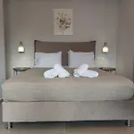 Mary'S Studios & Apartment