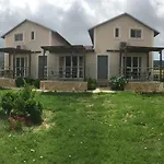 Daphne'S Boutique Apartments