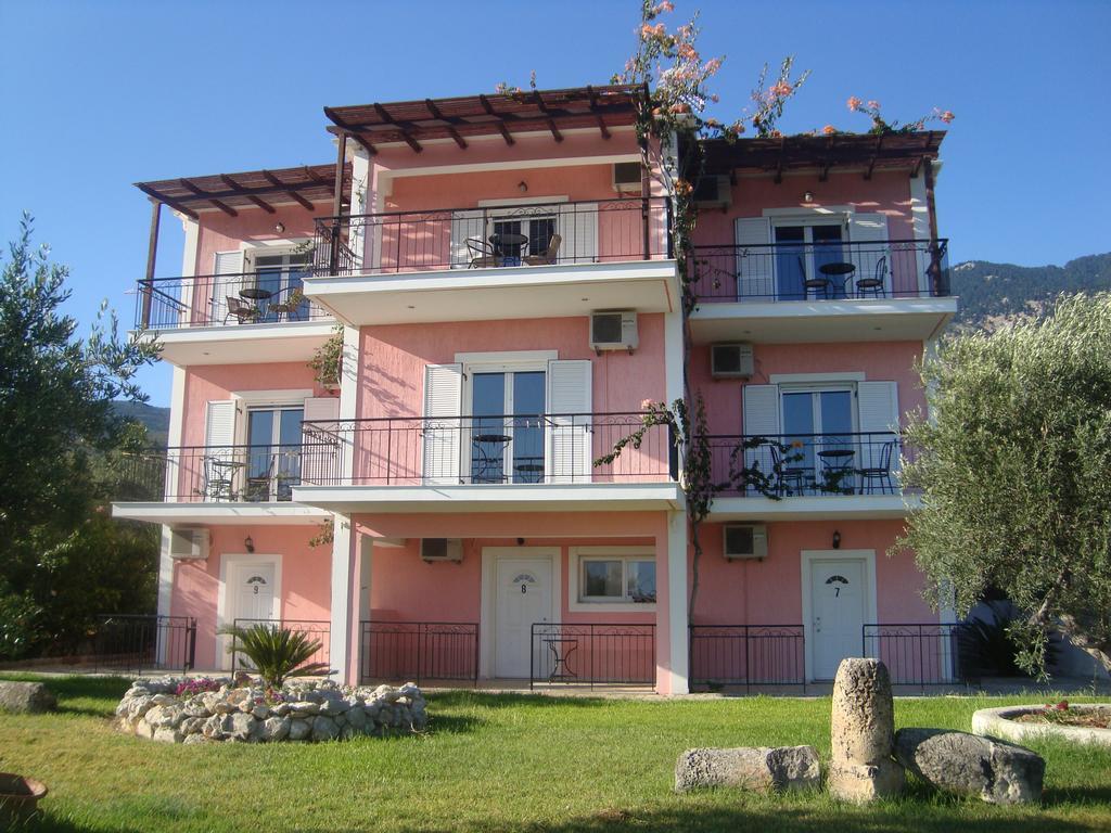 Elpida Appartement *
