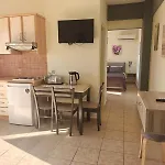 Helen'S Studios & Apartments